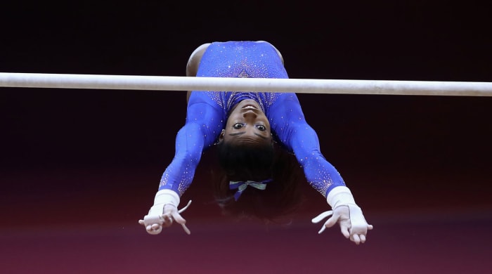simone-biles-er-worlds-quals.jpg
